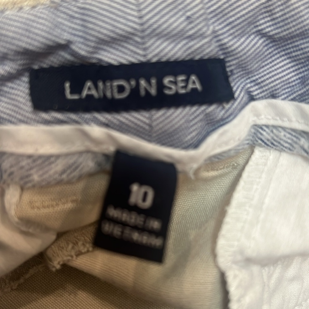 LAND’ N SEA -Tan Cargo Shorts with Classic Design - Picture 2 of 4